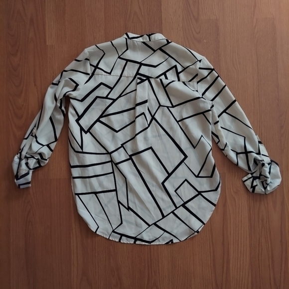 Forever 21 popover blouse black white geometric print roll tab sleeves Sz small - Picture 8 of 8